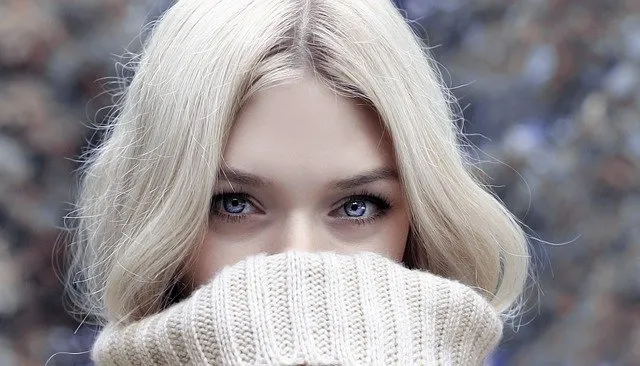 Mycie twarzy zimną wodą